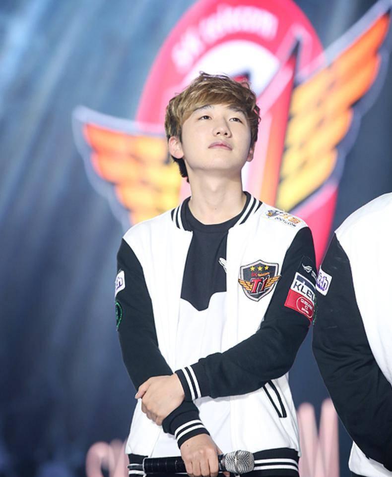  Faker意外战胜RNG，最后时刻胜出引爆全场！上演精彩一战