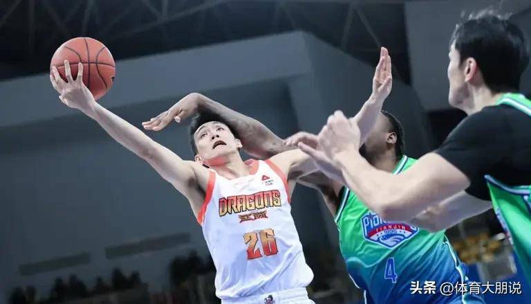 关于山东男篮训练开放日，关键时刻单刀错失引欢呼，NBA季后赛在即，心理建设被强调的信息